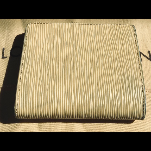 LOUIS VUITTON Vanilla Epi Leather Compact Wallet - Picture 4 of 8